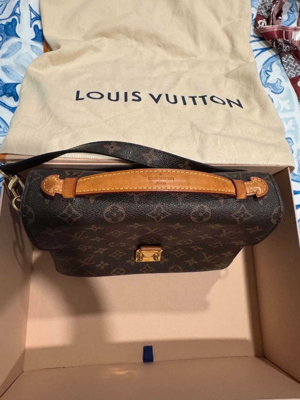 "Authentic Louis Vuitton Monogram Pochette Métis - Good Condition" - Picture 9 of 16